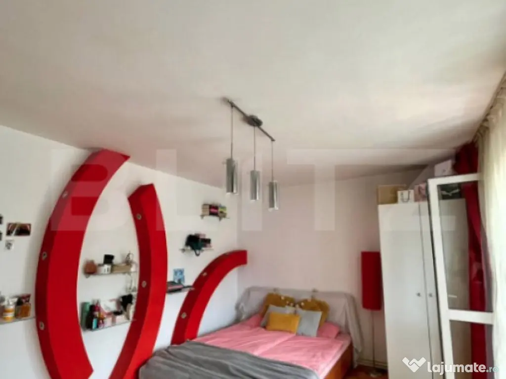 Apartament 4 camere, decomandat, etaj intermediar, la cheie,