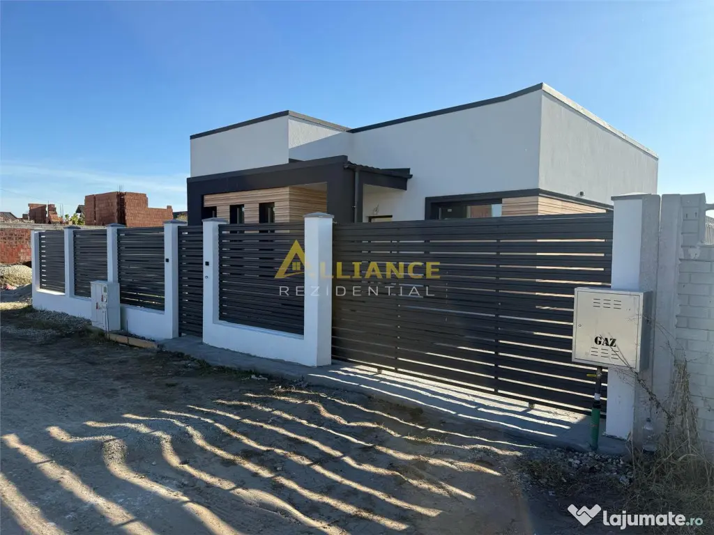 4 camere 2 bai 371 mp teren