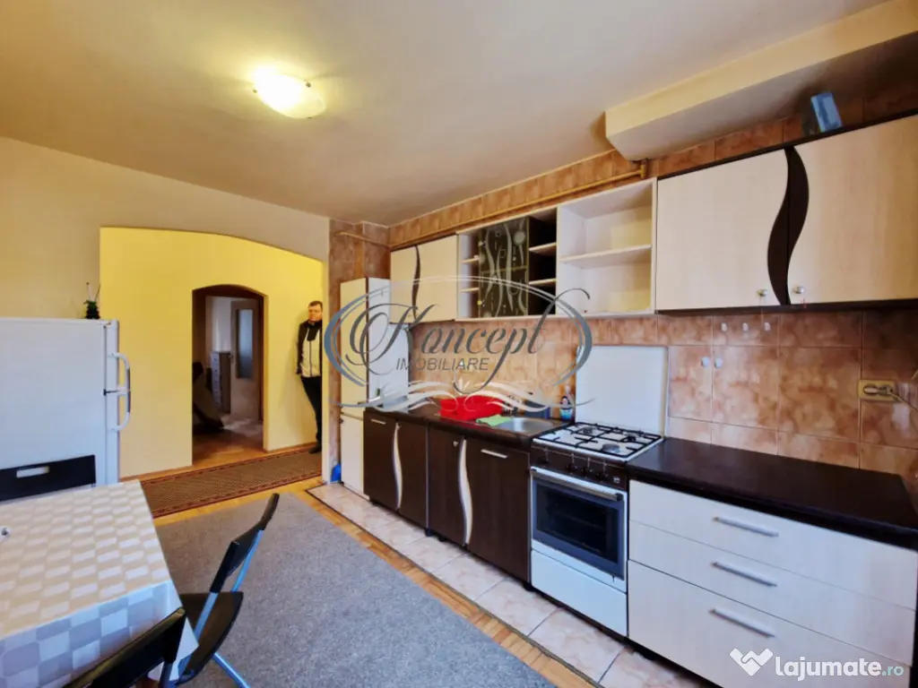 Apartament decomandat, zona Golden Tulip 