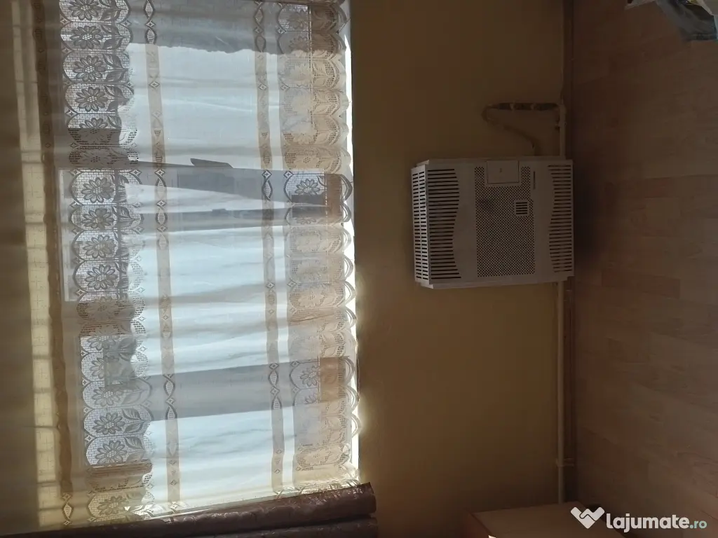 Închiriez garsoniera