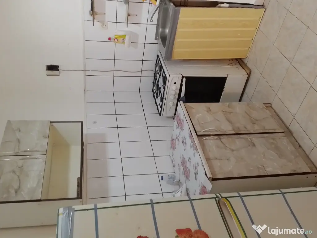 Închiriez garsoniera