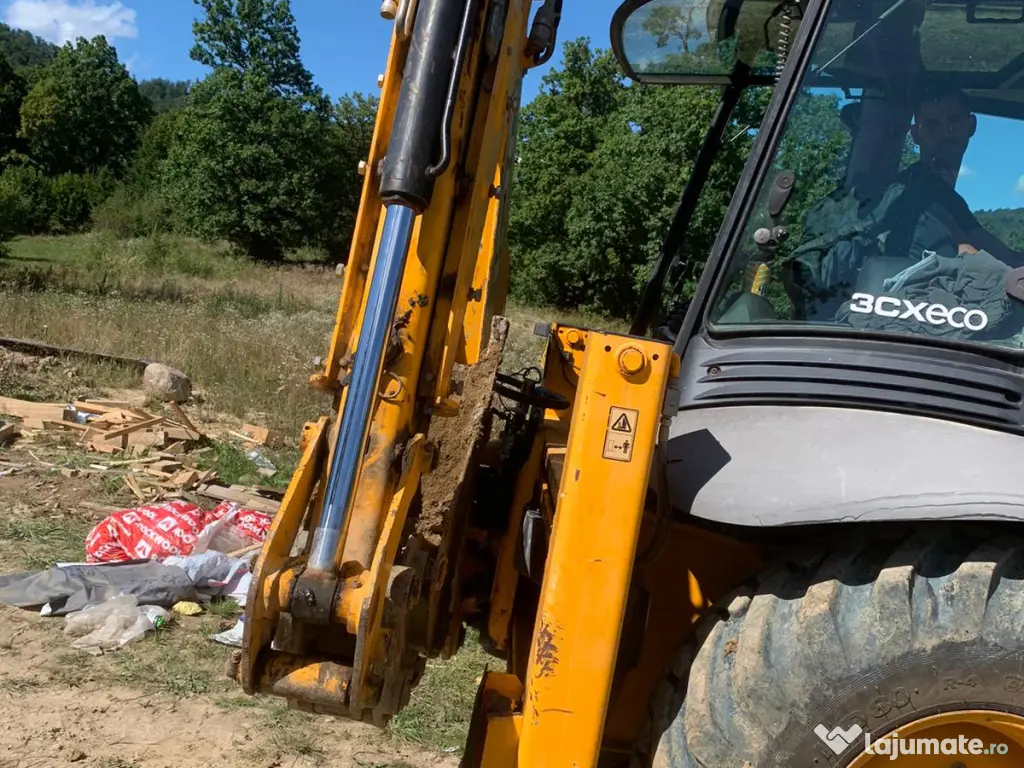 Buldoexcavator JCB 3cx 