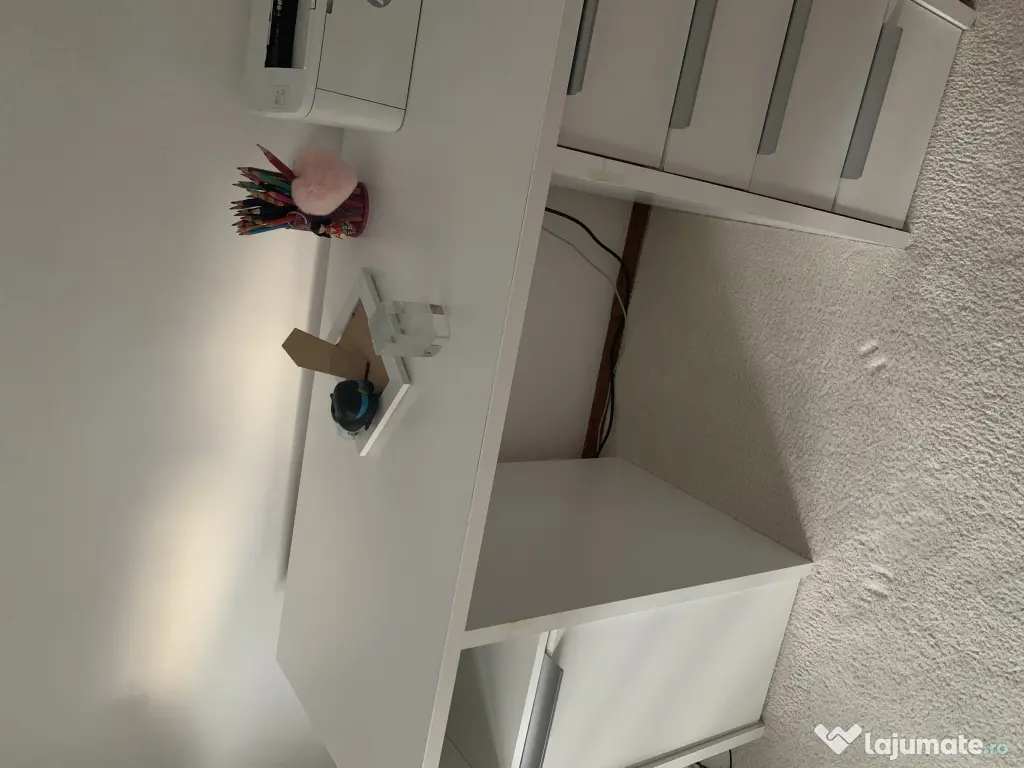 Mobilă pentru tineret 