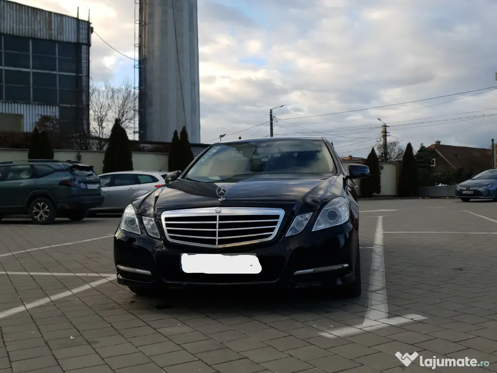 Mercedes Benz E220 Avant-Garde 2.2L 