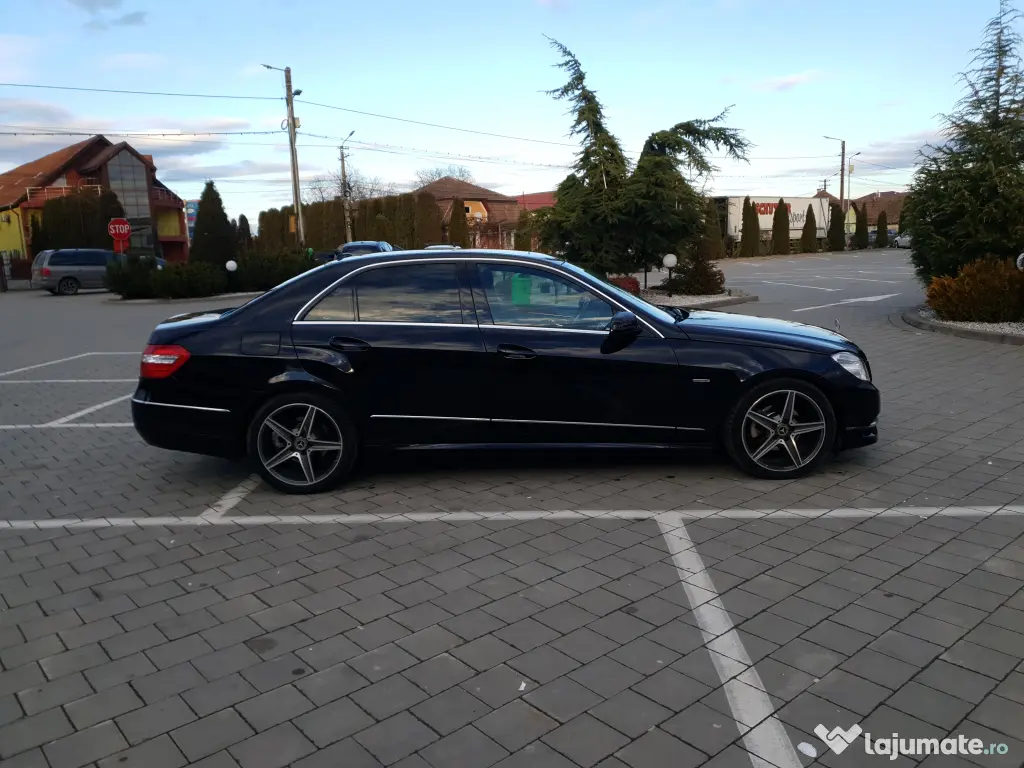 Mercedes Benz E220 Avant-Garde 2.2L 