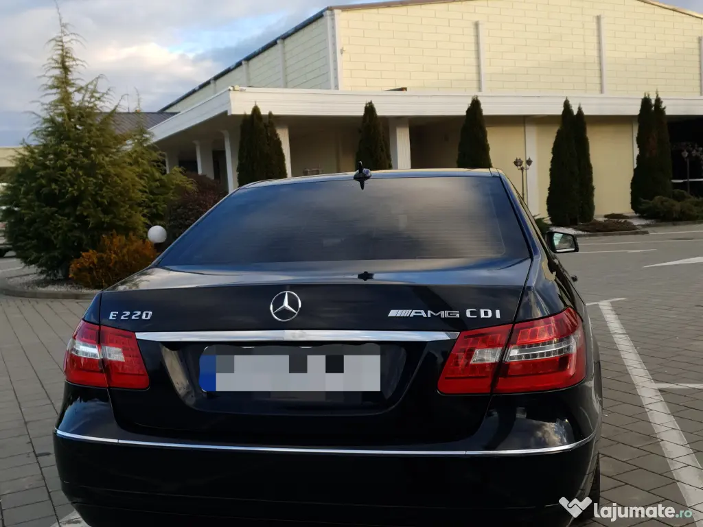 Mercedes Benz E220 Avant-Garde 2.2L 