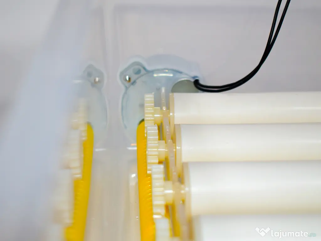 Incubator Clocitoare 120 Oua Gaina Rata Gasca Prepelite Pui  Automat Ovoscop 