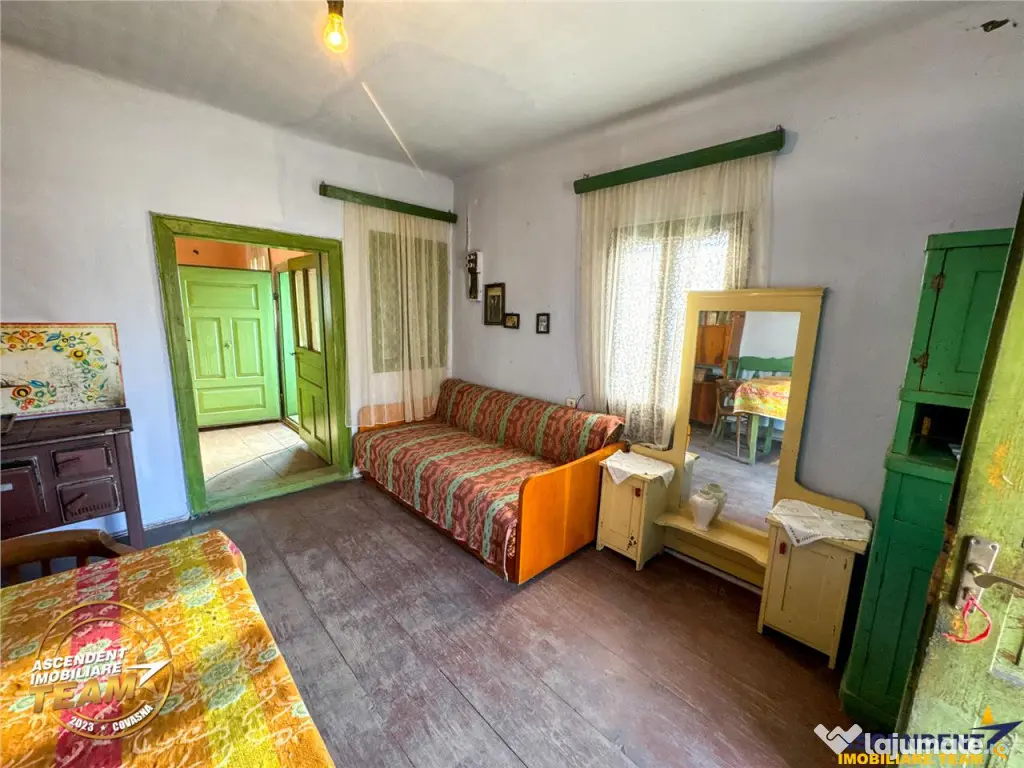 Film! Casa din lemn,cu doua camere, pe domeniu de 2.819 mp,