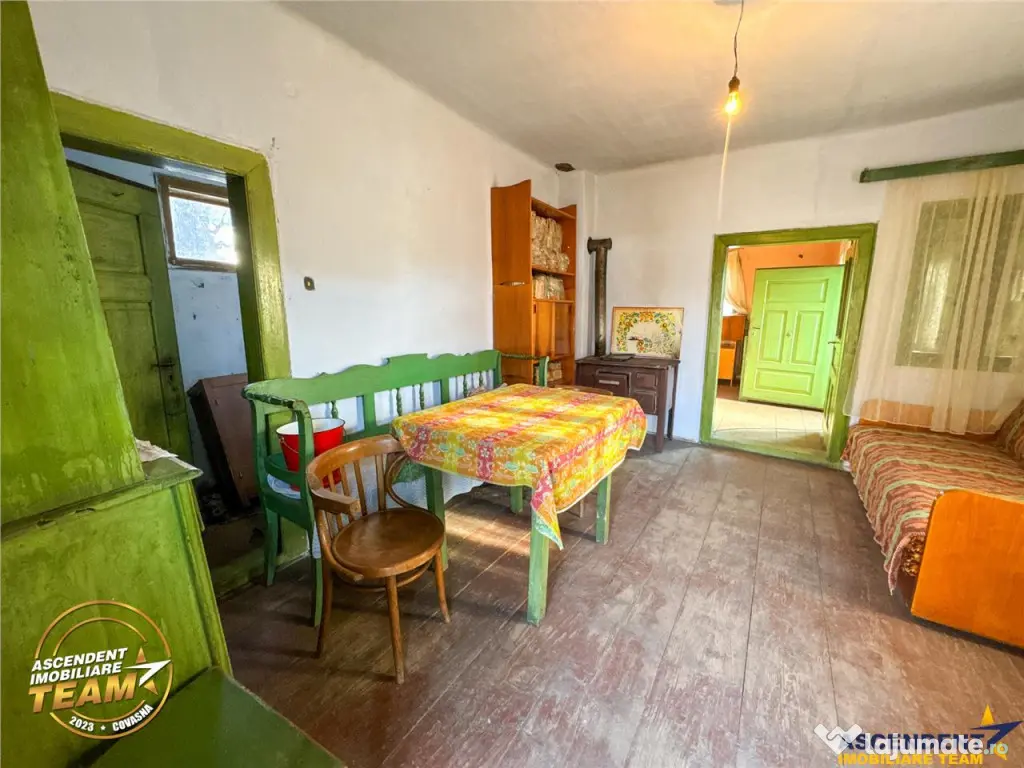 Film! Casa din lemn,cu doua camere, pe domeniu de 2.819 mp,