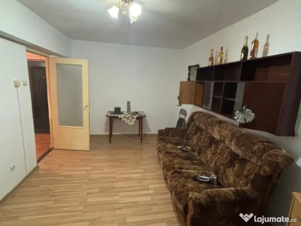 Apartament de vânzare cu 3 camere str. Nicolae Iorga 