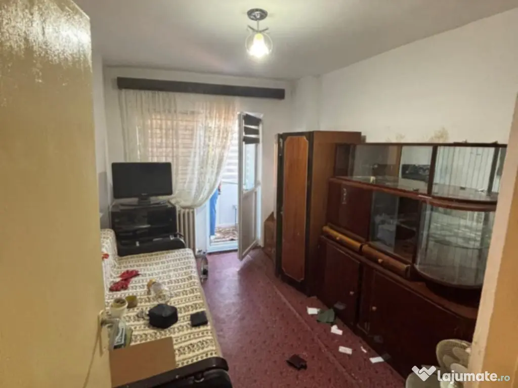 Apartament de vânzare cu 3 camere str. Nicolae Iorga 