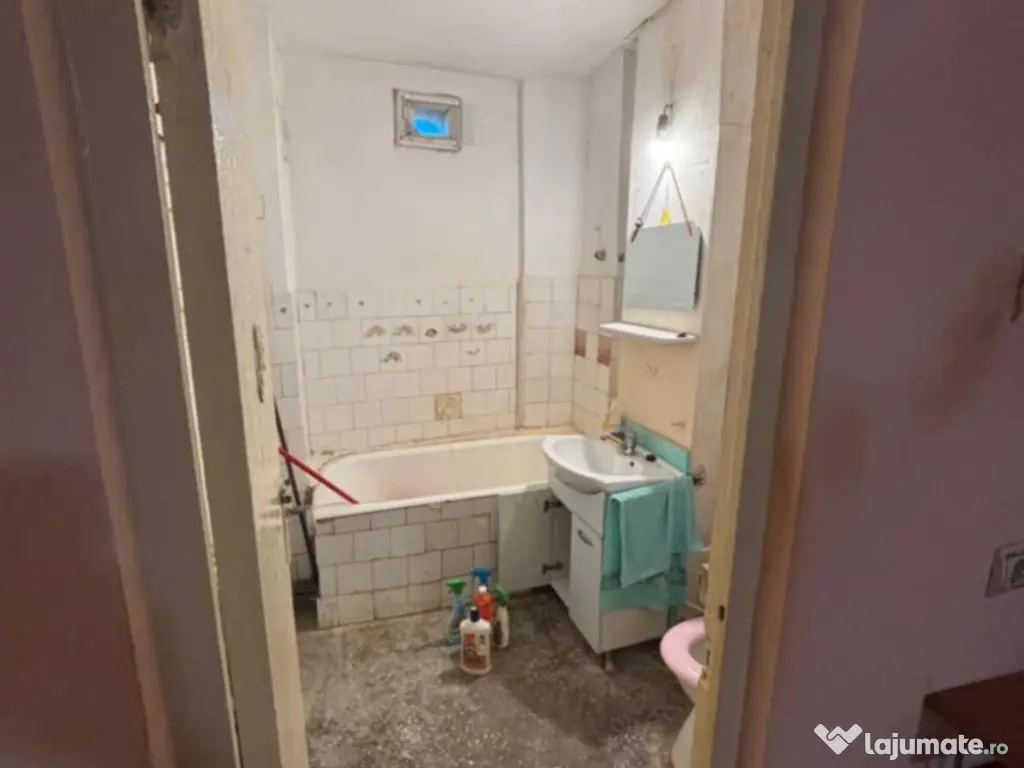 Apartament de vânzare cu 3 camere str. Nicolae Iorga 