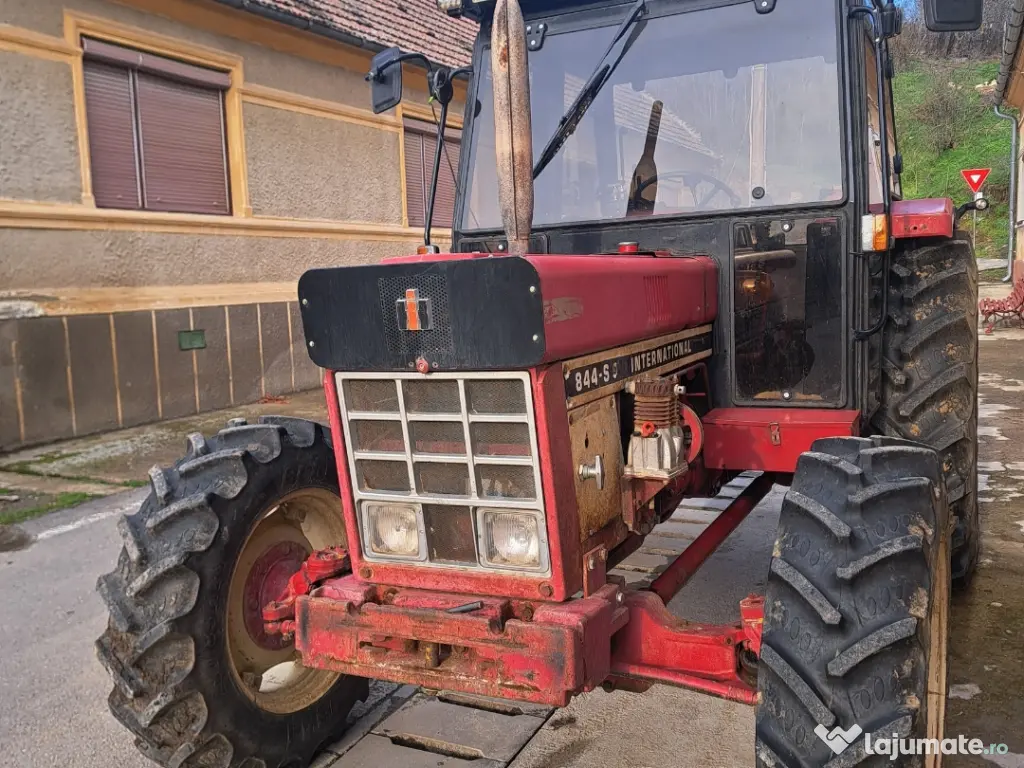 Tractor Internațional 844S