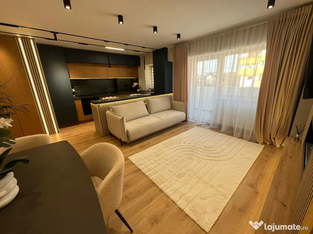 PF vând ap 3 camere Zorilor, două băi, terasă de 20 mp 