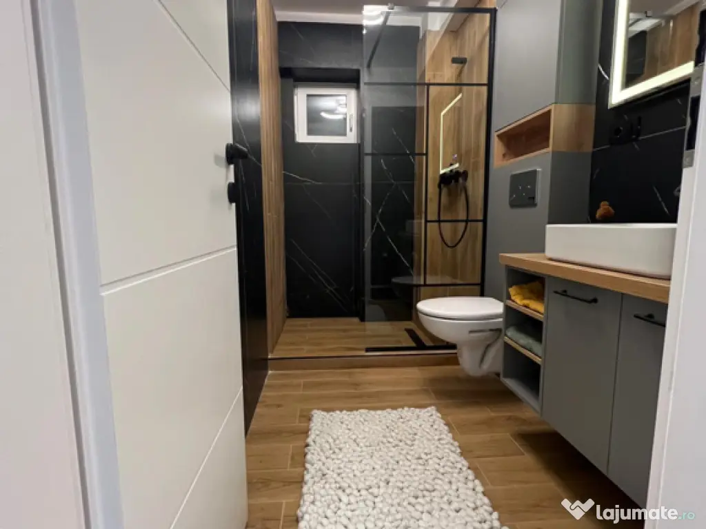 PF vând ap 3 camere Zorilor, două băi, terasă de 20 mp 