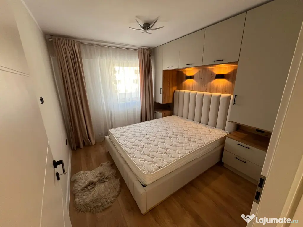 PF vând ap 3 camere Zorilor, două băi, terasă de 20 mp 