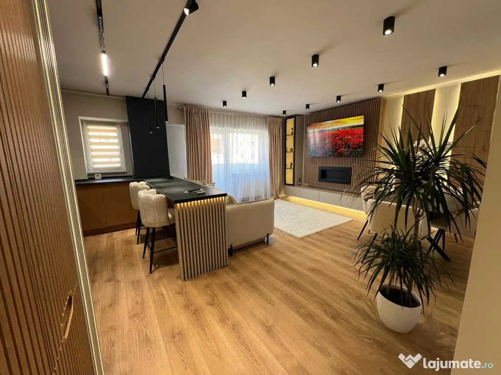 PF vând ap 3 camere Zorilor, două băi, terasă de 20 mp 