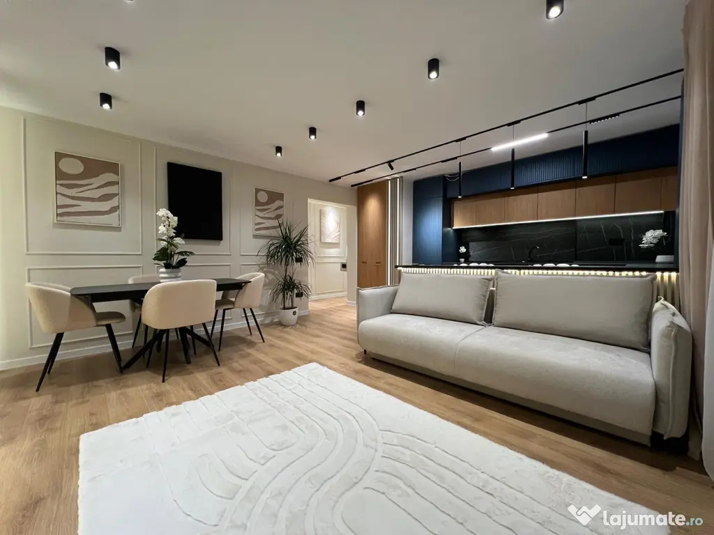 PF vând ap 3 camere Zorilor, două băi, terasă de 20 mp 