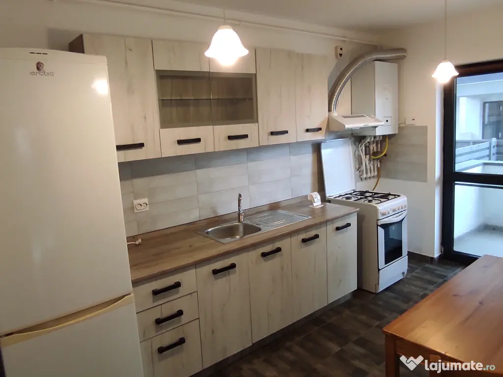 Particular inchiriez garsoniera Sanpetru Residence