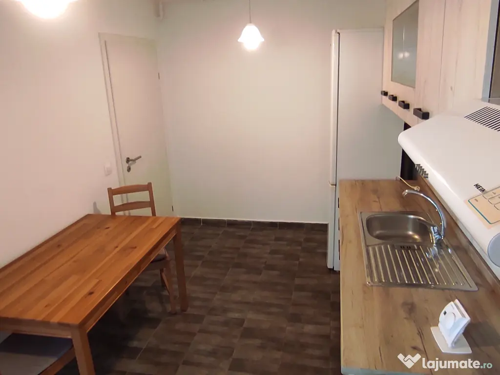 Particular inchiriez garsoniera Sanpetru Residence