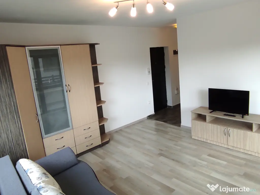 Particular inchiriez garsoniera Sanpetru Residence