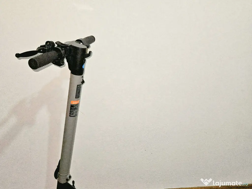 Trotineta electronica Momodesign