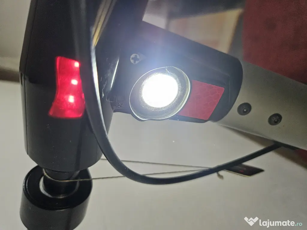 Trotineta electronica Momodesign