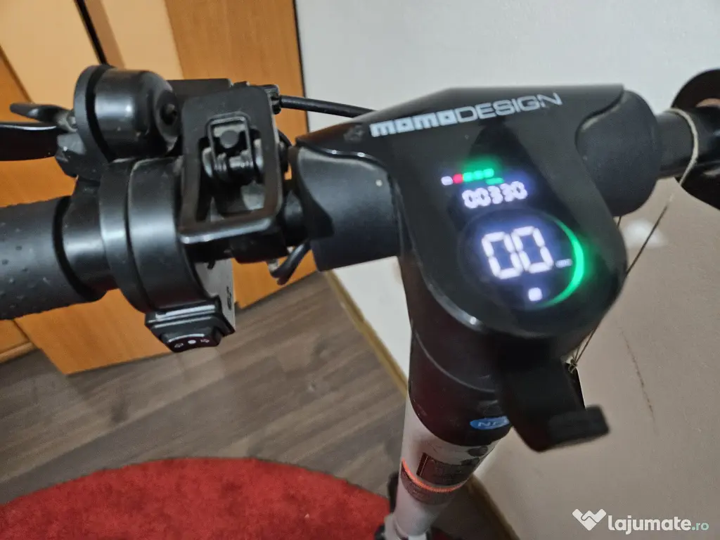 Trotineta electronica Momodesign