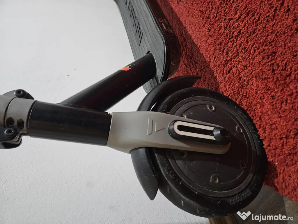 Trotineta electronica Momodesign