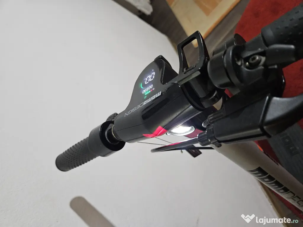 Trotineta electronica Momodesign