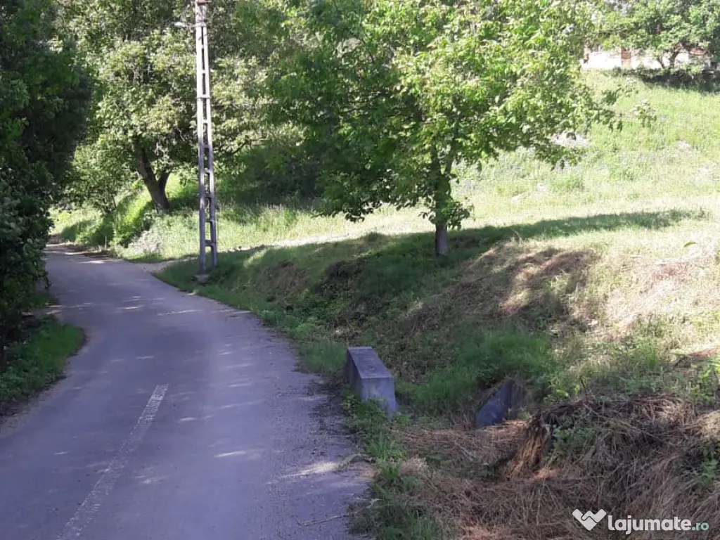 Vand Teren la poalele padurii - ideal casa de vacanta 3.300 mp 