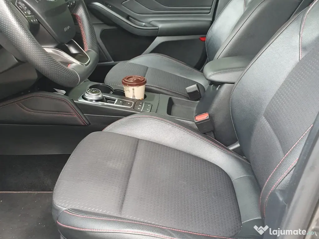 Vând Ford focus ST line