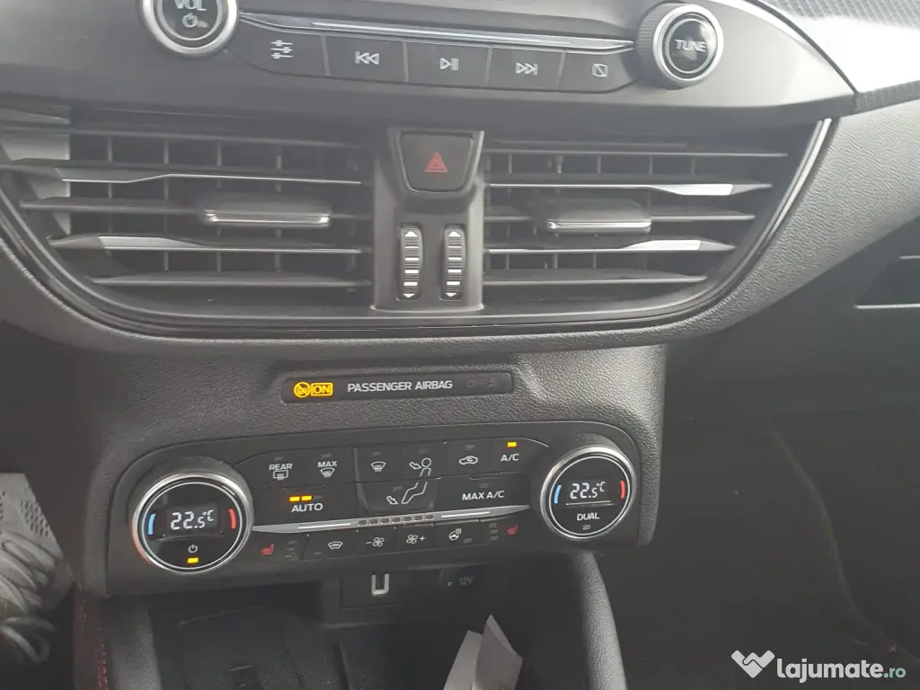 Vând Ford focus ST line