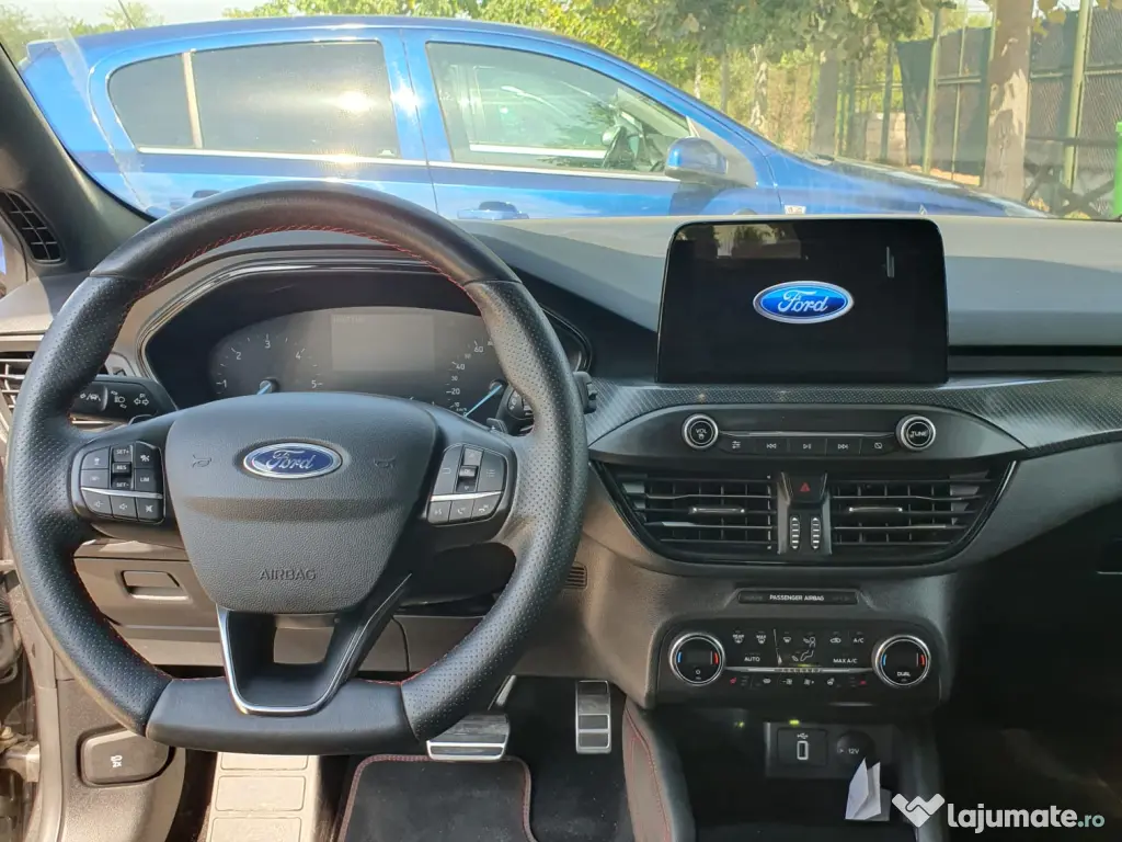 Vând Ford focus ST line