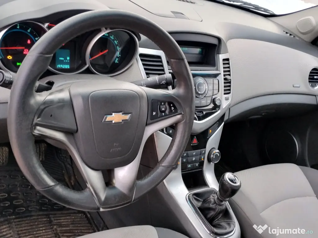 Chevrolet Cruze 1.6 LS functional, avariat parte spate