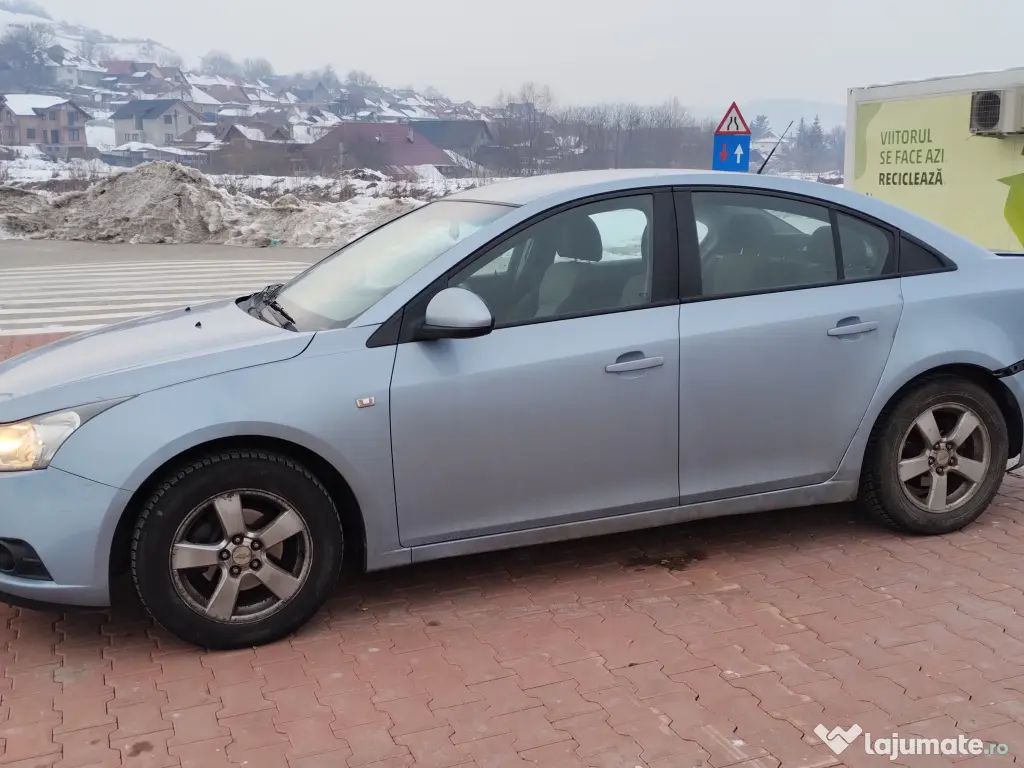 Chevrolet Cruze 1.6 LS functional, avariat parte spate
