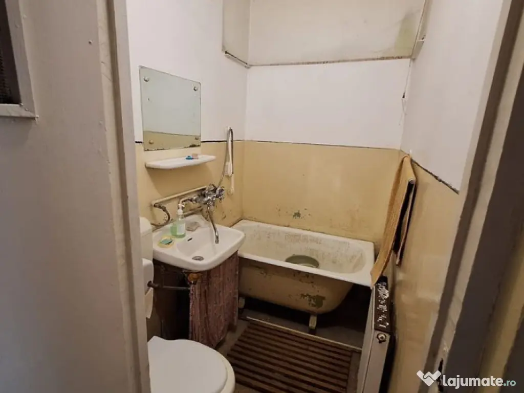 Apartament 2 camere Florilor ,fara imbunatatiri 65000 Euro