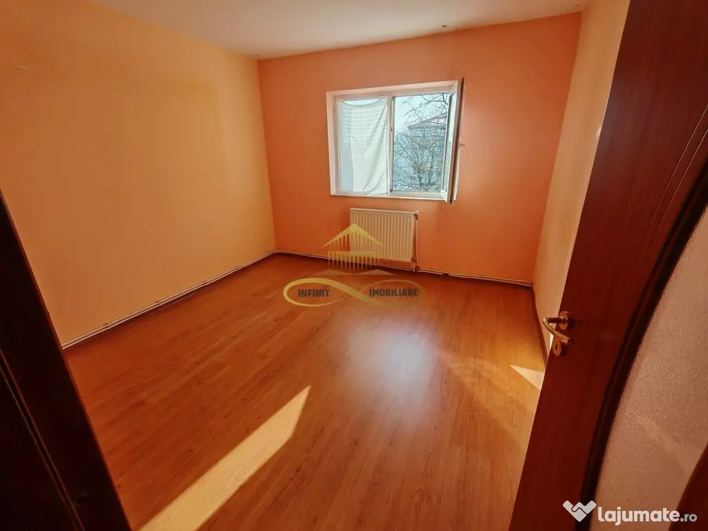 Se vinde apartament ce necesita renovare - 3 CAMERE, 2 BAI