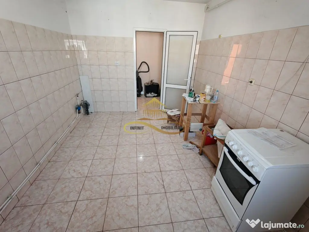 Se vinde apartament ce necesita renovare - 3 CAMERE, 2 BAI