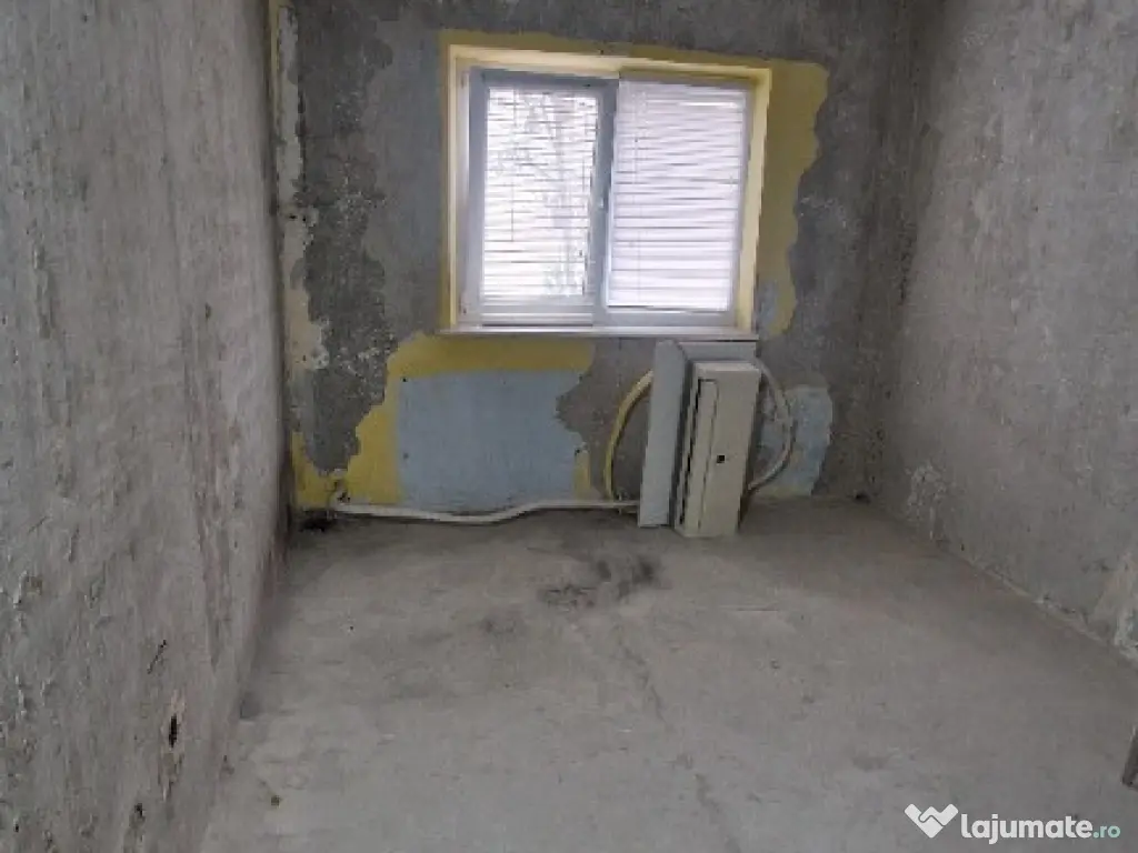 Proprietar apartament 3 camere pe Str. Rosiorilor 