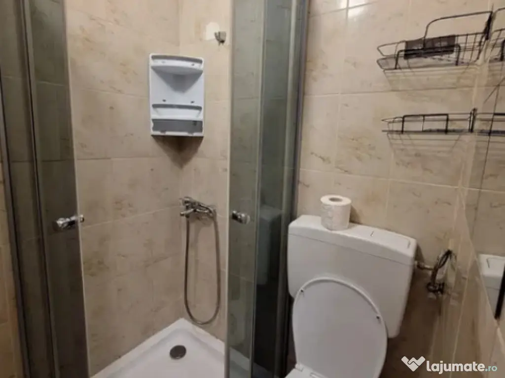 Camera de camin cu baie proprie - zona Florilor 