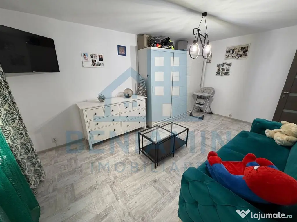 2 Decomandate - Etaj 3 - 52mp - An 1985 - Renovat - Rovine 