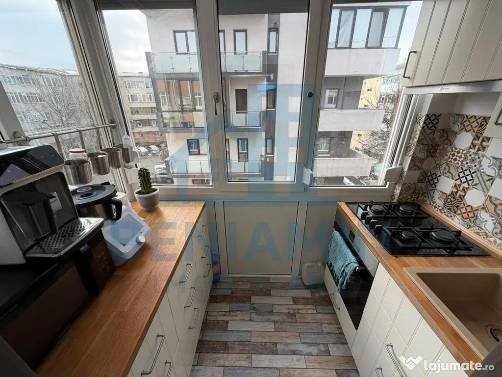 2 Decomandate - Etaj 3 - 52mp - An 1985 - Renovat - Rovine 