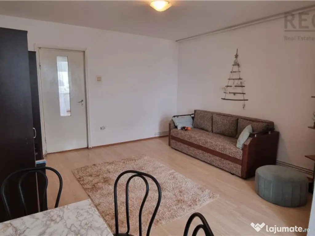 Garsoniera spatioasa 40 mp zona Saturn 