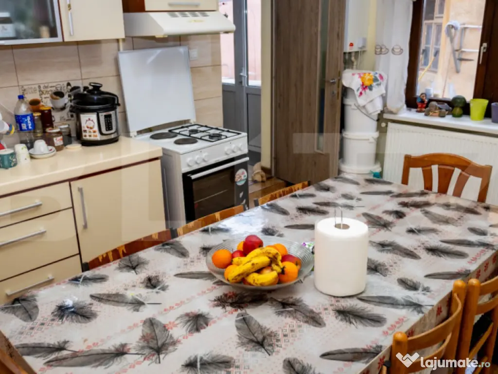 Casă 220 mp + Spațiu Comercial 105 mp - Piața Centrală