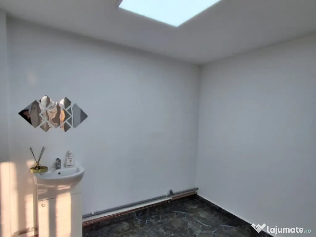 Camera de închiriat, 14 mp, zona Eroilor