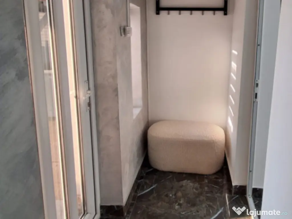 Camera de închiriat, 14 mp, zona Eroilor