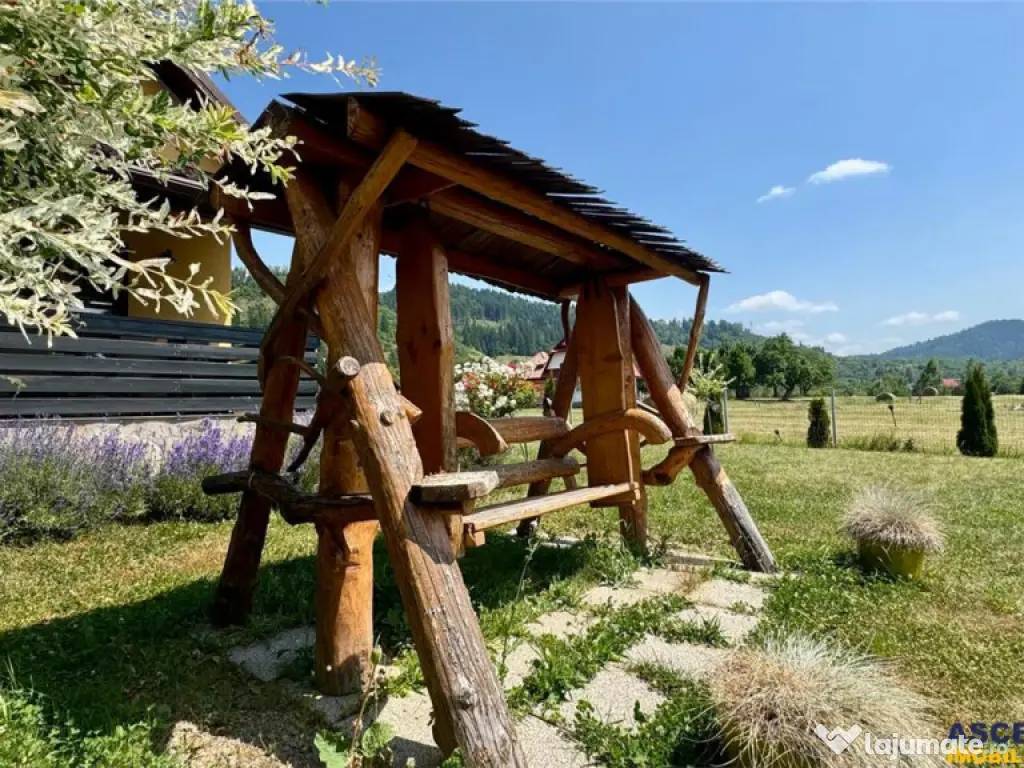Refugiu pretios:jacuzzi, lemn masiv,2.000 mp teren,4 dormito