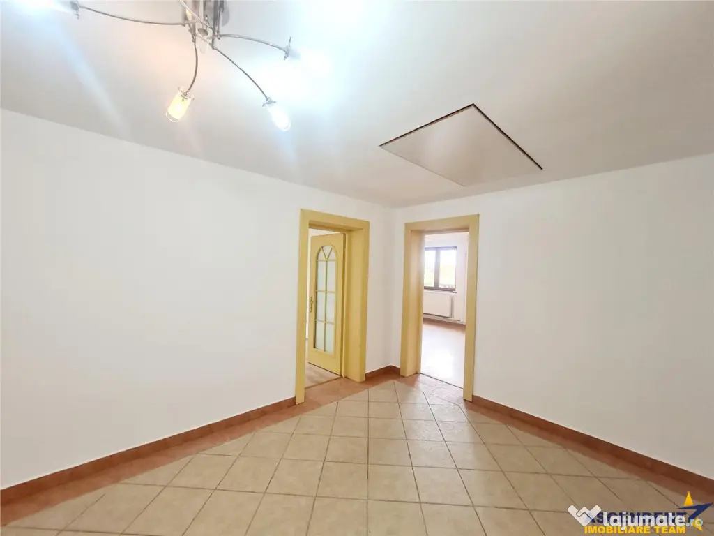 Vila impetuoasa pe 700mp teren:Spatiu versatil pentru locuin 