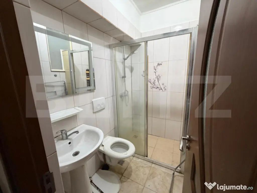 De inchiriat apartament cu 3 camere, la parter, cu terasa si